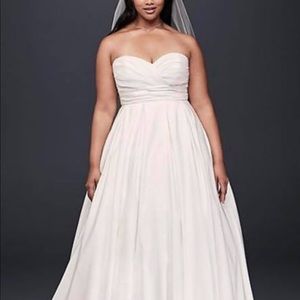 Plus size wedding dress